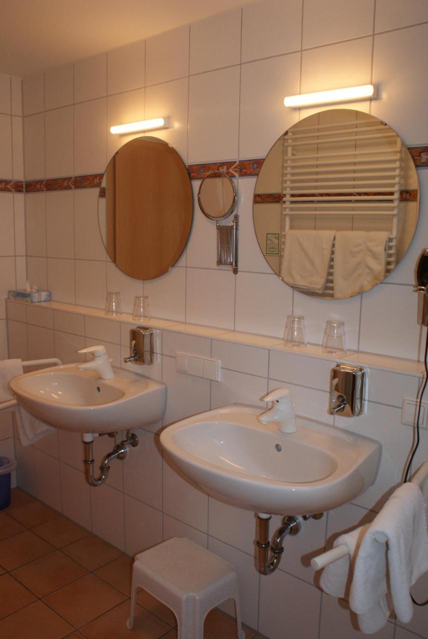 Autenrieder Gaestehaus Schlossbraeu Ichenhausen Exterior foto
