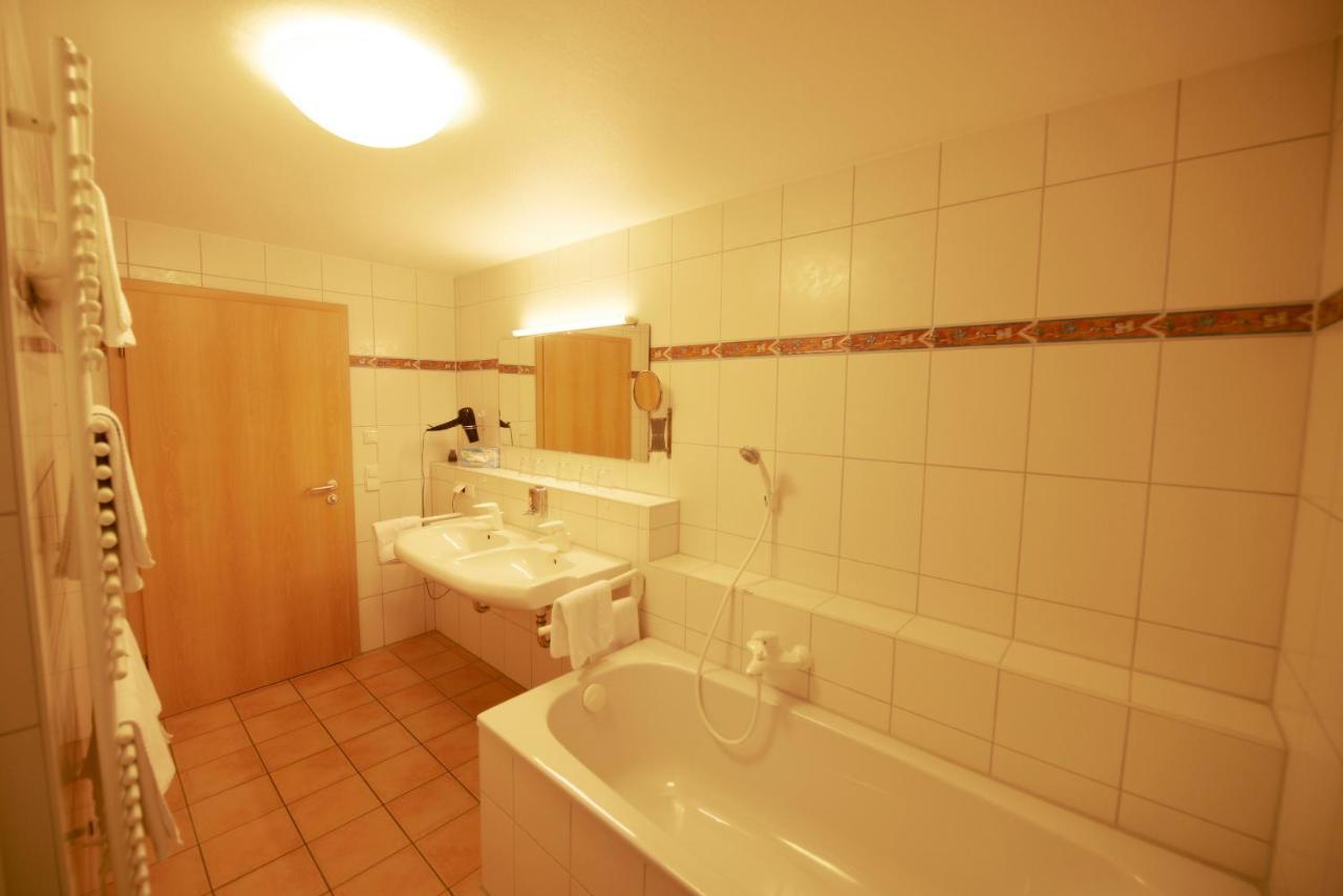 Autenrieder Gaestehaus Schlossbraeu Ichenhausen Exterior foto